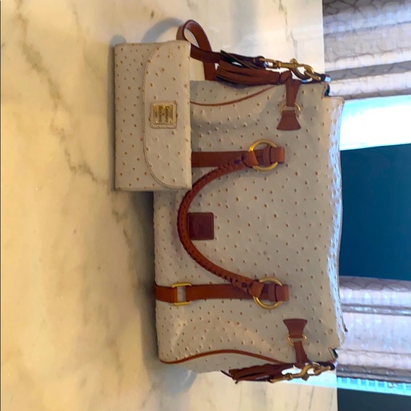 Handbag with strap and matching wallet. - Picture 1 of 6